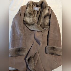Johnson And Murphy Women's Faux Fur Trim Coat. XL.